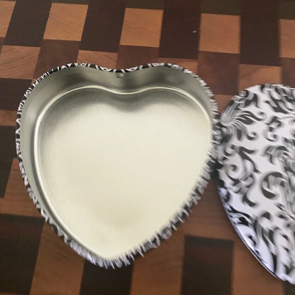 Retired Brighton Black and White Heart-Shaped Damask Decorative Tin Box 3.5”